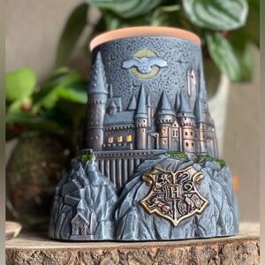HARRY POTTER Scentsy Hogwarts School Castle Wax Warmer - New in Box